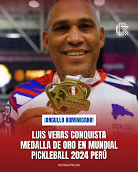 🤩¡Orgullosos de nuestro atleta Luis Veras!👏 🇩🇴Conquistó la medalla de  oro🥇en la categoría 50+ del Mundial de Pickleball 2024 en Perú. Excelente  desempeño, pusiste nuestra bandera bien en alto a nivel internacional,