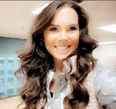 Chelsea Holcomb's Instagram, Twitter & Facebook