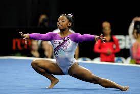 Buchen sie schon jetzt einen mexicana flug! La Extraordinaria Gimnasta Simone Biles Plumas Libres