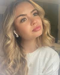 Tessa Dunlap's Instagram, Twitter & Facebook