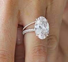 Pin By Robin Greenberg On Wedding Blake Lively Engagement Ring Celebrity Engagement Rings Oval Diamond Engagement Ring