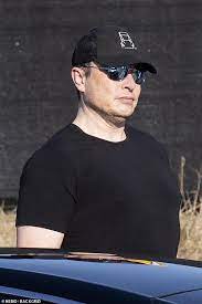 Elon Musk Sports A Fuller Figure On Family Outing To Pumpkin Patch Daily Mail Online