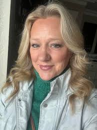 Looking for a long-lasting tint that adds a natural rosy glow to both lips  and cheeks? This lightweight, smudge-proof formula delivers buildable color  that stays put all day. Infused with a subtle