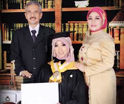 Tujuannya untuk menjadikan si pengguna menjadi puteri atau princess saat mengenakannya. Meutia Larasati A Journey To Be A True Muslimah