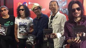 Lalu kata bisa dan hati, tersebar dalam 31 lagu atau 11 persen dari lagu cinta dalam album studio. Lirik Dan Chord Lagu Era 90 Terserah Slank Tribun Jakarta