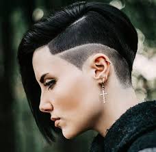 This style makes use of the natural volume of your curly hair, using this to create a deep contrast between the fullest and most narrow parts of the style. 5 Modern Short Emo Hairstyles And Haircuts You Have To See In 2019