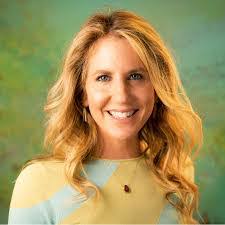 Mari Rogers's Instagram, Twitter & Facebook