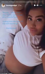 Original towie star, celebrity big brother semi finalist, dancing on ice, tv personality, autobiography, clothing line. Pregnant Lauren Goodger Displays Her Baby Bump In A Cropped T Shirt During Cosy Morning In Bed Ali2day