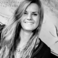 Becky Reeve's Instagram, Twitter & Facebook