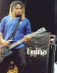 Défenseur central droit, défenseur central gauche. 8 31 2002