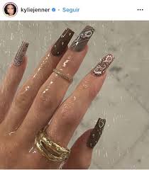 53 ideas y fotos de uñas decoradas elegantes, fáciles y sencillas que son tendencia 2021 ¡ diseños paso a paso ! Kylie Jenner 5 Divertidos Disenos De Unas Inspirados En La Celeb Que Debes Probar Este 2021 Fotos Panorama
