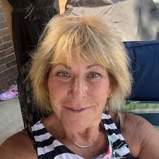 62 yo widow in Michigan looking to make new friends. Winter in central  Florida