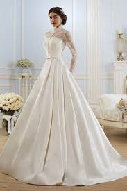 Oder du bist auf eine hochzeit eingeladen. Hoher Kragen Duchesse Linie A Linie Luxus Brautkleid Mit Schmetterlingsknoten Gillne De
