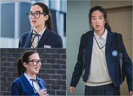 Among the adaptations of 2019, true beauty (in korean 여신강림) by yaongyi is one of the webtoons with huge popularity in and out korea. Artis Transformasi Barefaced Moon Ga Young Pada Drama True Beauty