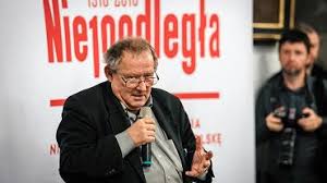 Nie milkną głosy oburzenia na bezpardonowy atak przeciwników adama michnika, gdy opuszczał on sąd rejonowy w warszawie. Adam Michnik W Gdansku Spoleczenstwo Polskie Swiadomie Rezygnuje Ze Swobod Obywatelskich