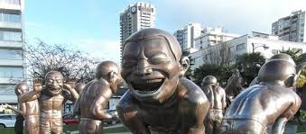 Vancouver is the largest city in british columbia and the third largest census metropolitan area in canada. Vancouver Canada Giant Laughing Statues Bild Von Vancouver Britisch Kolumbien Tripadvisor