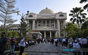 The complex is situated along jalan duta (duta road) in segambut, some 4 kilometres (2.5. Bernama Najib Src Trial Tight Police Security At The Kuala Lumpur Court Complex