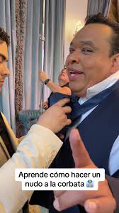 Cómo hacer un nudo de corbata fácil y rápido