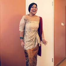 Pengantin nya bikin sedih aja lagu batak. 8 Model Kebaya Untuk Tubuh Gemuk Terbaru Dan Terkeren