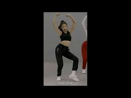 Itzy's highly awaited comeback is finally here!in the mv for their title track 'wannabe', the girls delighted fans with the catchy tune and amazing dance breaks.on top of that, itzy also showcased their flawless style throughout the video. Itzy Lia Focus Wannabe Mirror Dance Practice Youtube