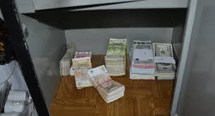 Intre timp, fratele sau mai mare, frankie, este eliberat din. Jaf De 70 De Mii De Euro Tvsudest Ro