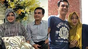 Umur 46 tahun) adalah presenter dan pengusaha berkebangsaan indonesia. Jenazah Rina Gunawan Dimakamkan Besok Teddy Syah Tunggu Arahan Pihak Rumah Sakit Banjarmasin Post
