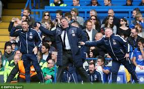 Sam allardyce and sammy lee. Sam Allardyce S Assistant Sammy Lee Poses In Everton Gear Daily Mail Online
