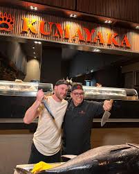 Un honor recibirte en Kumayaka 🙌🐟 Agradecemos de corazón la visita Joel  Elizalde, quien nos regaló un momento especial junto a nuestro chef Rosendo  Rendón. Es un privilegio contar con invitados que