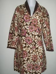 Aneka model blouse wanita yang beredar di pasaran mulai dari blouse korea, blouse brokat, blouse hijab, blouse kebaya, blouse sifon, blouse hitam dan blouse balotelli semakin menunjukkan jika blouse lebih dari sebuah pakaian biasa. Batik Lengan Panjang Blus Wanita Motif Bunga Bunga Toko Batik Online 2021