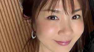 ほしのあき48歳、シースルーコーデで美スタイル全開 夫は13歳年下 ...