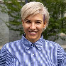 Iona Parks's Instagram, Twitter & Facebook