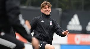 Gaziosmanpaşa, i̇stanbul) sol bek mevkiisinde oynayan türk futbolcu. Besiktas Tan Ridvan Yilmaz Paylasimi