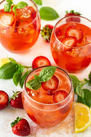 Lemonade vodka club soda sweet and savory meals. Vodka Strawberry Cocktails Garnish With Lemon