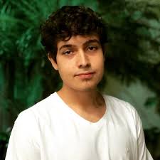 Chesterfield Azul Nota: 7,5 Prós: Não é minha primeira escolha, mas não é  nada ruim. Típico cigarro quebra galho. Não é um trash estilo gift e nem um  clássico igual Hollywood, está