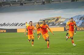 İkici yarıya daha istekli başlayan sarı kırmızılılar 54. Fenerbahce Ye Gol Atan Mostafa Mohamed Tarihe Gecti Ayaginin Tozuyla Ilk 11 E Cikti Son Dakika Spor Haberleri