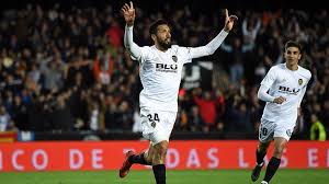 Zijn ploeggenoot ezequiel garay ging bij een hoekschop onder de bal door, waardoor het leer verrassend via de knie van rojo in doel verdween. El Principal Rival Del Barca Para Fichar A Ezequiel Garay