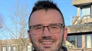 Aggregation Matters: Diverting Mechanism in Synthetic Photocatalytic and  Photoelectrochemical Reactions"