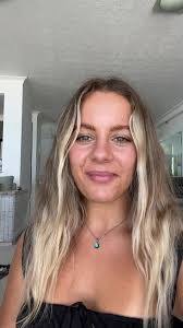 Elise Riley's Instagram, Twitter & Facebook