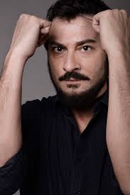 Alberto rossi (livorno, 17 maggio 1966) è un attore italiano, noto al pubblico televisivo per il personaggio di michele saviani di un posto al sole Federico Rossi Attore