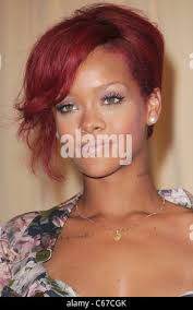 Rihanna presso gli arrivi per Rhianna libro firma per RHIANNA: ultima  ragazza sulla Terra, Barnes & Noble, New York, NY Ottobre 27, 2010. Foto  di: Kristin Callahan/Everett Collection Foto stock