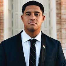 Andrue Holmes (@AndrueHolmes)