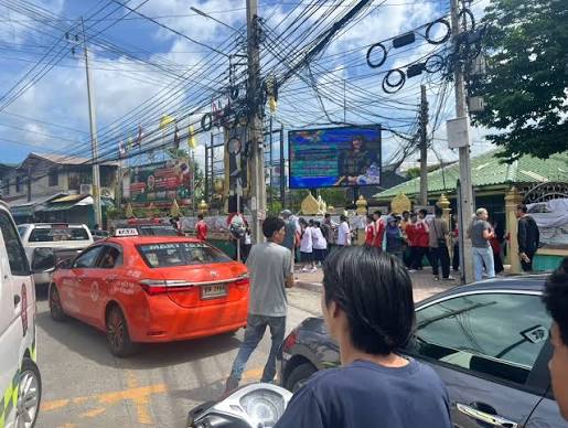 ข่าวนกกระจอก - รายงานผู้เสียชีวิต เหตุกราดยิงใน รร.เทพศิรินทร์ นนทบุรี ผู้เสียชีวิต  ยืนยัน 5 + 1 (ผู้ก่อเหตุ) รวม 6 ราย รอง ผอ.ฝ่ายปกครอง 1 -นายกิตติพงศ์  สมรัตน์ เลขาหน้าห้อง 1 -น.ส.สายฝน ศิริกิจจาขจร ครูแนะแนว 1 -น.ส.ทิวาพร  วานิช ครูภาษาไทย 1 -ว่าที่ ...