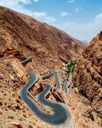 La Route Tichka La Plus Dangereuse Du Monde Scenic Roads Morocco Travel Morocco