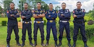 Bahan twist hitam/biru navy mengkilap. Seragam Satpam Salah Satu Model Seragam Security