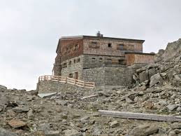 Kalte füße, unsere schuhe nicht mehr die besten. Datei Similaunhutte 2012 08 Jpg Reisefuhrer Auf Wikivoyage