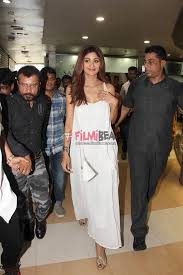 This allowed her to take her time to make herself ready for the whole day. Shilpa Shetty Inaugrates Makeup Artist Ajay Shelar S Training Academy Photos Filmibeat