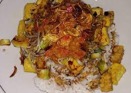 Nasi lengko atau sego lengko merupakan nasi bungkus khas cirebon dimana di dalamnya terdapat nasi putih , tempe, . Cara Mudah Memasak Nasi Lengko Khas Cirebon Simpel Gudang Kuliner