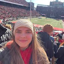 STAFF SPOTLIGHT⚡️EMILY HERR⚡️ Emily is a Junior Marketing major and it is  her second year as an RA in Drackett 🌰❤️! Her hobbies include reading,  music, cooking, and playing with her dog,