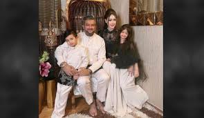 Isteri kepada datuk paduka kaiser gurmeet harden ini sangat . Showbiz Benz Birthday Gift For Actress Eina Azman