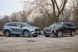 Both the highlander and the atlas has their positives and negatives but overall in the end it comes down to what you prefer. 2020 Hyundai Palisade Vs 2020 Toyota Highlander Family Suvs Duke It Out News Cars Com
